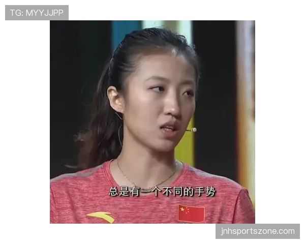 丁霞一晒度假照，朋友群炸开了，我的银行卡在角落瑟瑟发抖