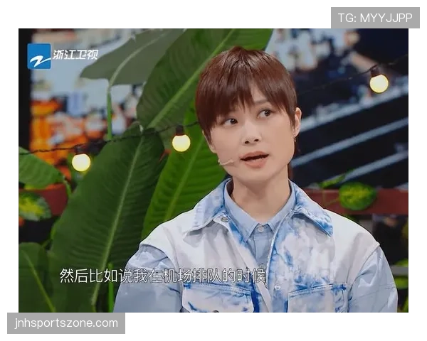 吕小军家里办个饭局竟然有私人歌手伴唱，这排场也太娱乐圈了